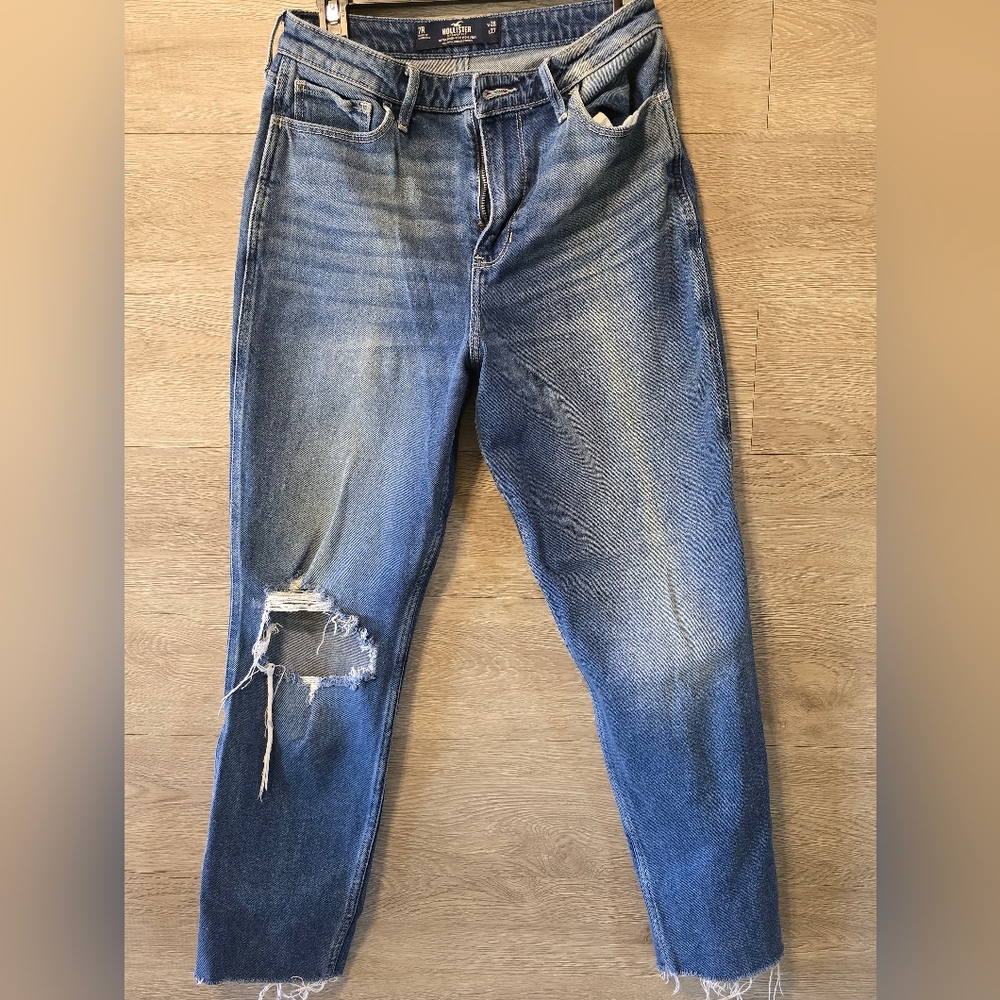 Hollister Ripped Ankle Jeans in Blue